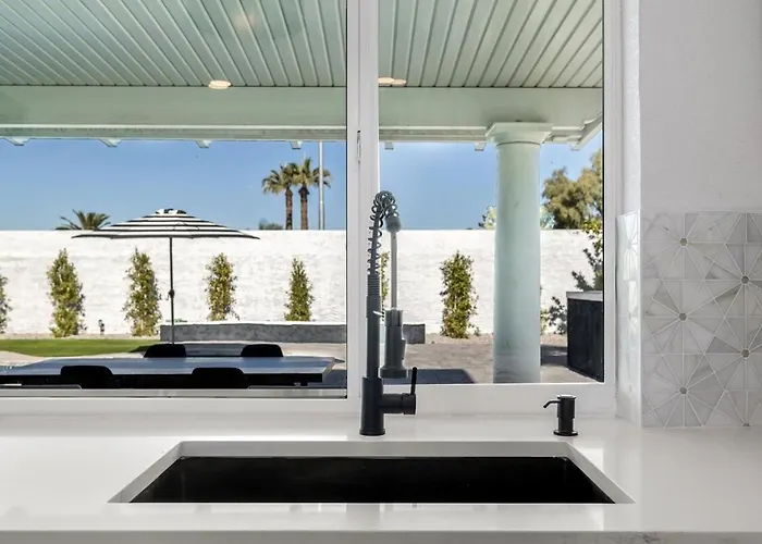 Modern House In Lakes Community Appartement
